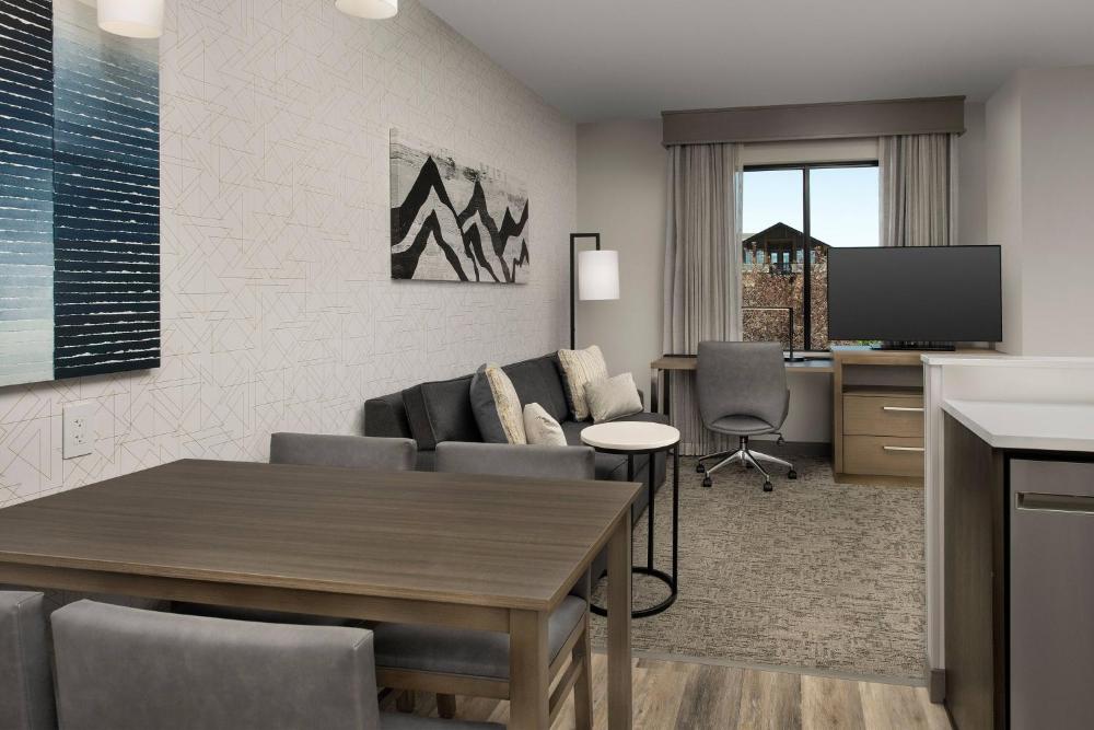Two-Bedroom Suite with Mountain View interior